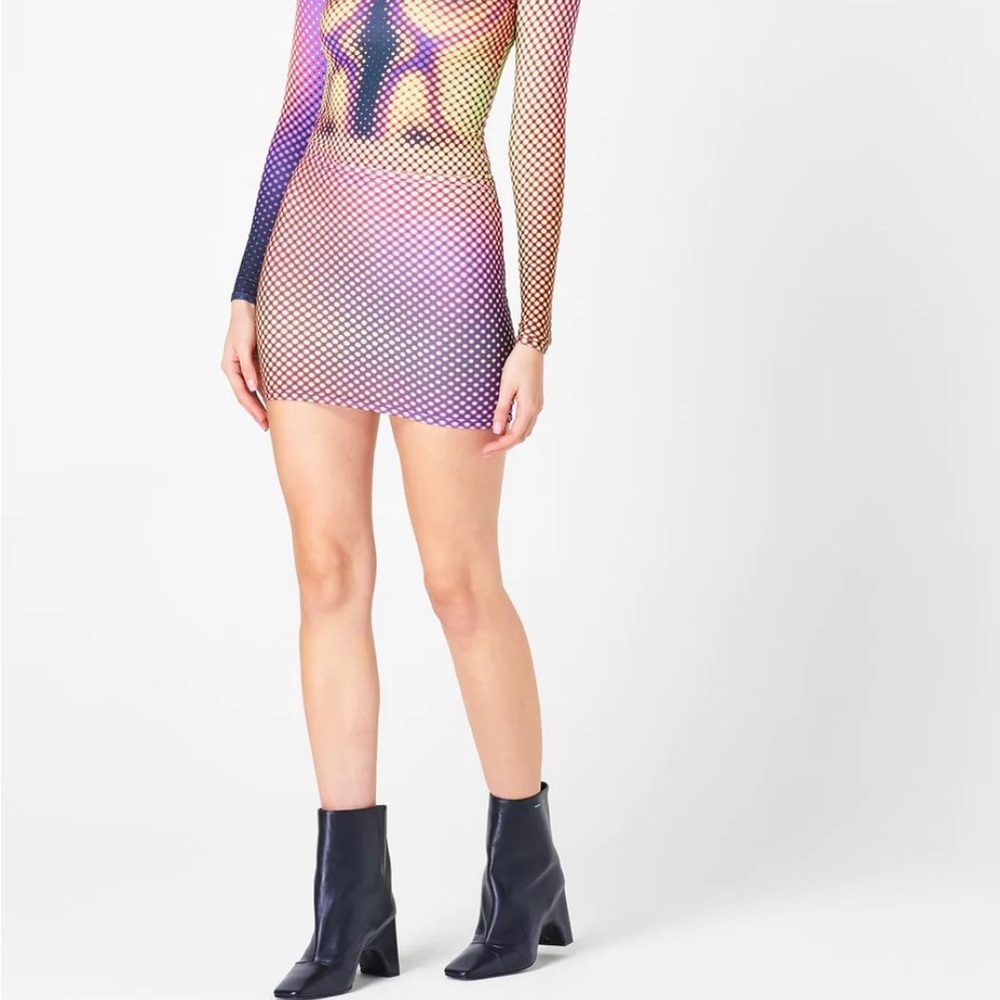 SINEAD GOREY
DIGITALLY PRINTED LASER BODYCON SKIRT